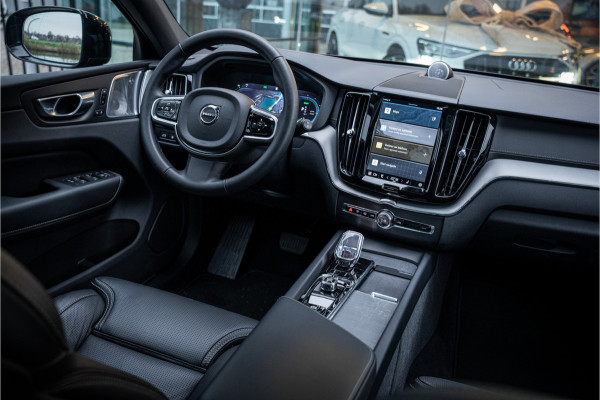 Volvo XC60 T6 Recharge Ultimate Black Edition ** Leer ** B&W ** Four-C luchtvering ** Trekhaak