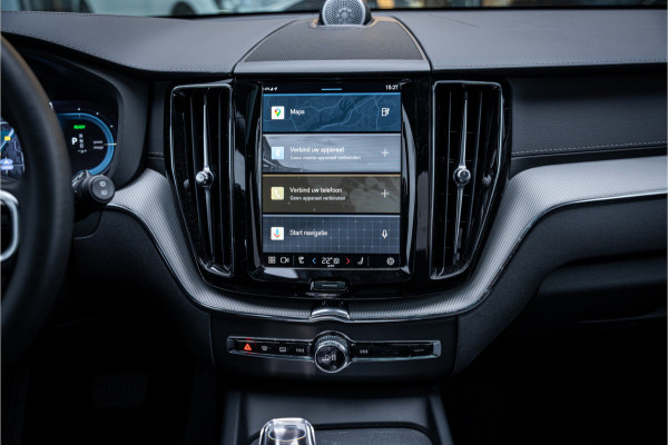 Volvo XC60 T6 Recharge Ultimate Black Edition ** Leer ** B&W ** Four-C luchtvering ** Trekhaak
