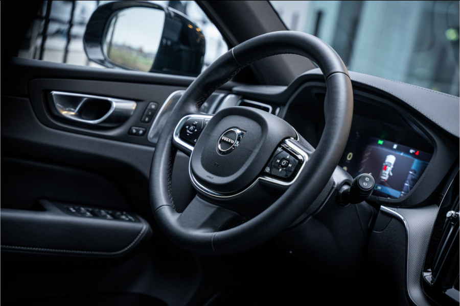 Volvo XC60 T6 Recharge Ultimate Black Edition ** Leer ** B&W ** Four-C luchtvering ** Trekhaak