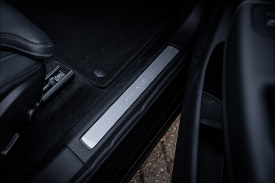 Volvo XC60 T6 Recharge Ultimate Black Edition ** Leer ** B&W ** Four-C luchtvering ** Trekhaak