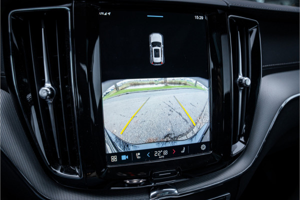 Volvo XC60 T6 Recharge Ultimate Black Edition ** Leer ** B&W ** Four-C luchtvering ** Trekhaak