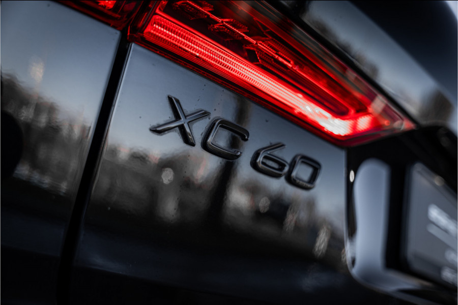 Volvo XC60 T6 Recharge Ultimate Black Edition ** Leer ** B&W ** Four-C luchtvering ** Trekhaak