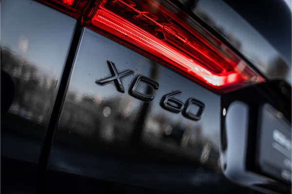 Volvo XC60 T6 Recharge Ultimate Black Edition ** Leer ** B&W ** Four-C luchtvering ** Trekhaak