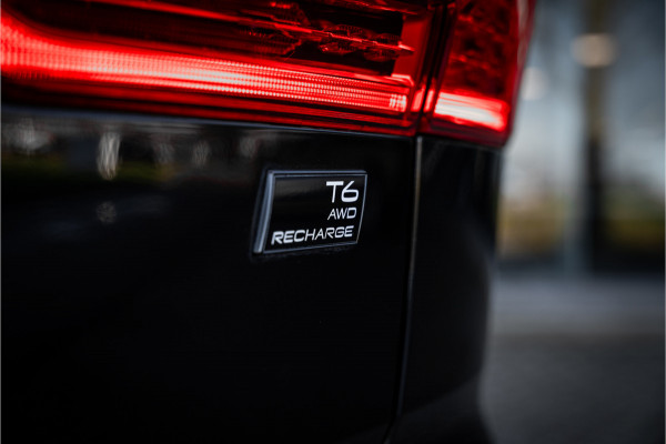 Volvo XC60 T6 Recharge Ultimate Black Edition ** Leer ** B&W ** Four-C luchtvering ** Trekhaak