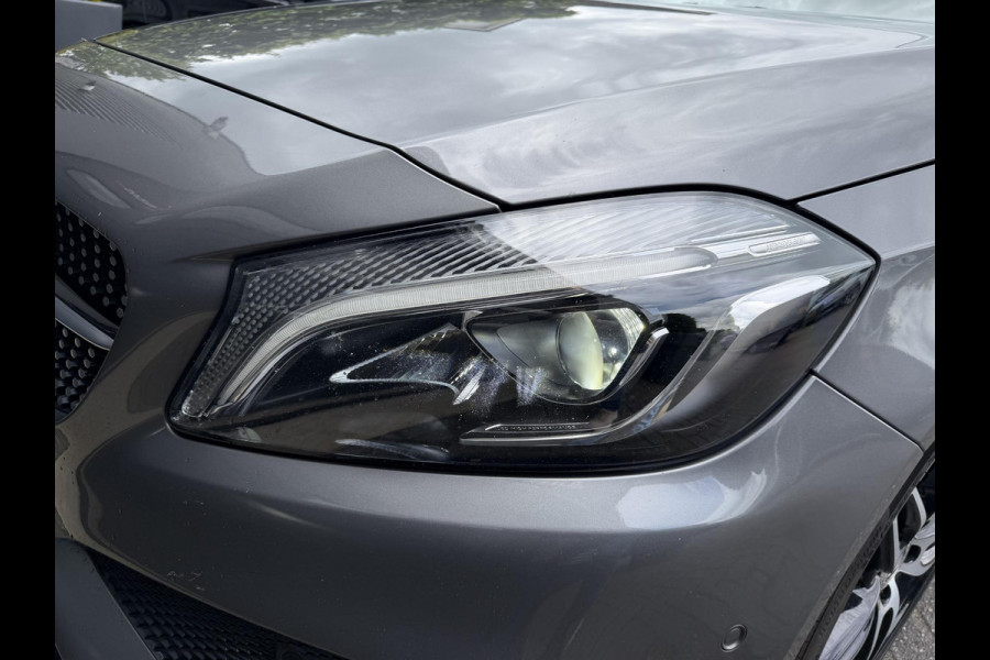 Mercedes-Benz A-Klasse 160 AMG | Panoramadak | Camera | Navigatie | 18 Inch Lichtmetalen Velgen |