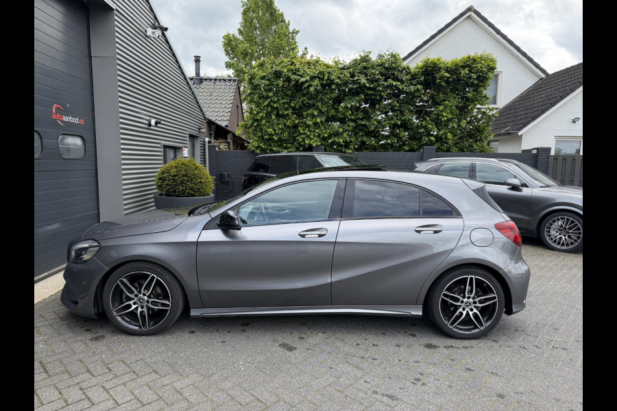 Mercedes-Benz A-Klasse 160 AMG | Panoramadak | Camera | Navigatie | 18 Inch Lichtmetalen Velgen |