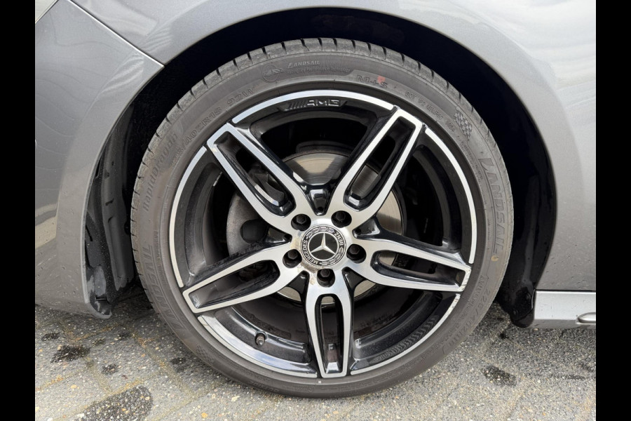 Mercedes-Benz A-Klasse 160 AMG | Panoramadak | Camera | Navigatie | 18 Inch Lichtmetalen Velgen |