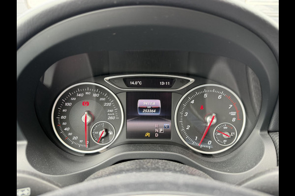 Mercedes-Benz A-Klasse 160 AMG | Panoramadak | Camera | Navigatie | 18 Inch Lichtmetalen Velgen |