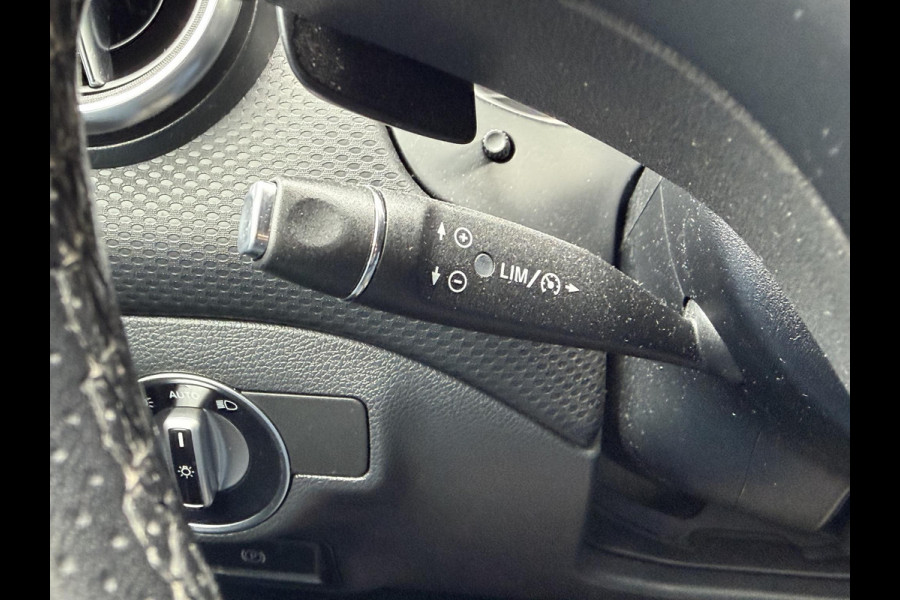 Mercedes-Benz A-Klasse 160 AMG | Panoramadak | Camera | Navigatie | 18 Inch Lichtmetalen Velgen |