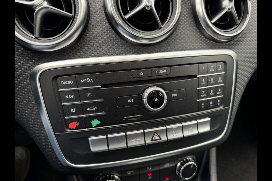 Mercedes-Benz A-Klasse 160 AMG | Panoramadak | Camera | Navigatie | 18 Inch Lichtmetalen Velgen |
