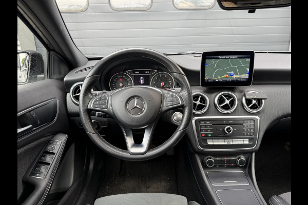 Mercedes-Benz A-Klasse 160 AMG | Panoramadak | Camera | Navigatie | 18 Inch Lichtmetalen Velgen |