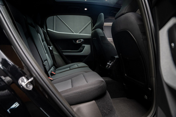 Polestar 2 Long Range Single Motor 78 kWh Panodak 360 Harman K.  ACC Alcantara Stuurverwarming Warmtepomp Memory seat Stoelverwarming voor & achter LM velgen