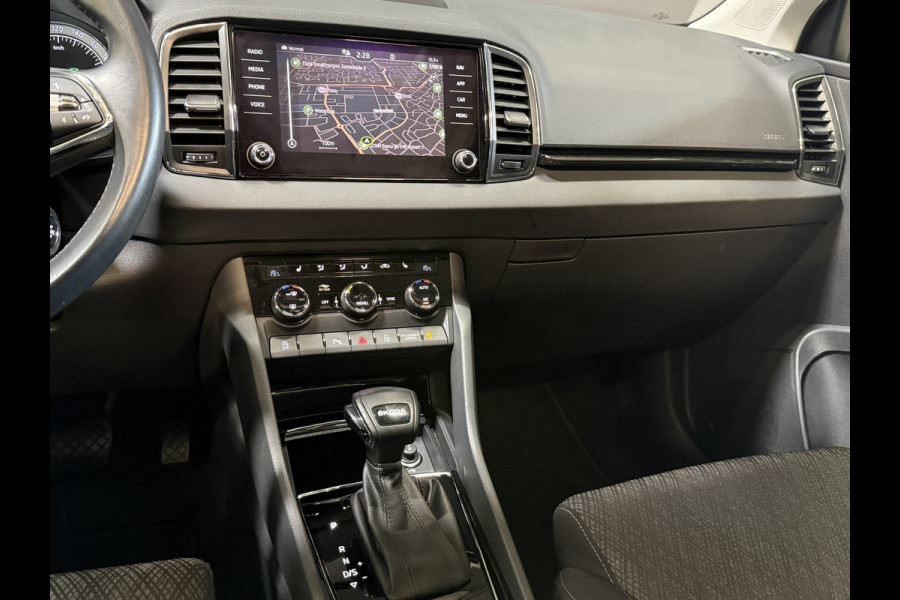 Škoda Karoq 1.5 TSI ACT Business Edition Plus | Panoramadak | Camera | Adaptive cruise | Stoelverwarming | Full LED | NL auto | Dealer onderhouden