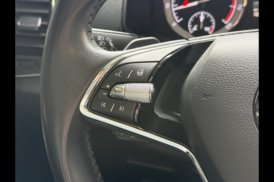 Škoda Karoq 1.5 TSI ACT Business Edition Plus | Panoramadak | Camera | Adaptive cruise | Stoelverwarming | Full LED | NL auto | Dealer onderhouden