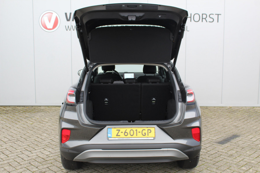 Ford Puma 1.0-125pk EcoBoost Mild-Hybrid Titanium. Fabrieksgarantie t/m 21-05-2027 ! Slechts 14.800km ! Volautm. airco, pdc achter, all season banden, stoel-, stuur- en voorraamverw., navigatie, telefoonvoorb., elektr. achterklep, cruise cntrl, keyless entry&go etc.