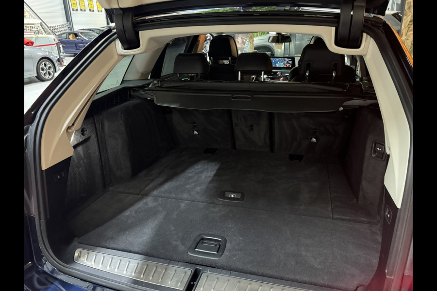 BMW 5 Serie Touring 520i Sport Line | Pano | Memory Stoelen | Stoelventilatie | Camera | Elek Achterklep | Dealer onderhouden