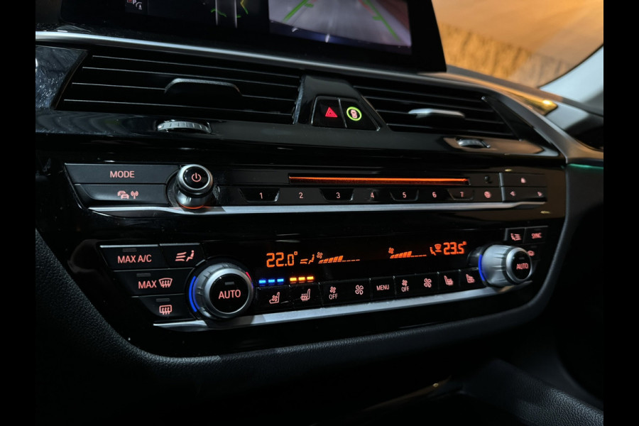 BMW 5 Serie Touring 520i Sport Line | Pano | Memory Stoelen | Stoelventilatie | Camera | Elek Achterklep | Dealer onderhouden