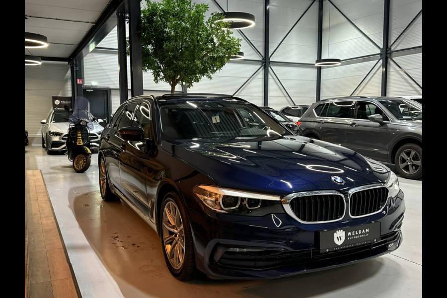 BMW 5 Serie Touring 520i Sport Line | Pano | Memory Stoelen | Stoelventilatie | Camera | Elek Achterklep | Dealer onderhouden
