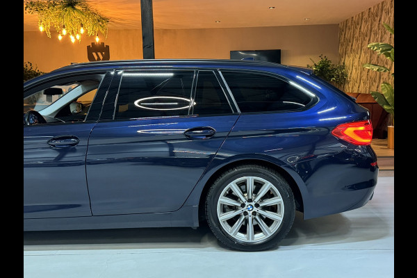 BMW 5 Serie Touring 520i Sport Line | Pano | Memory Stoelen | Stoelventilatie | Camera | Elek Achterklep | Dealer onderhouden
