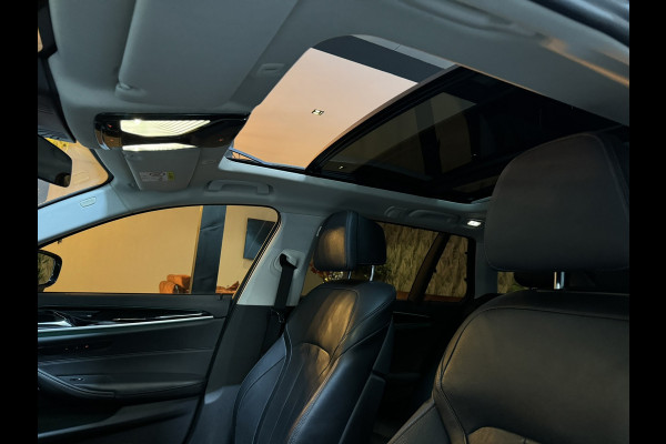 BMW 5 Serie Touring 520i Sport Line | Pano | Memory Stoelen | Stoelventilatie | Camera | Elek Achterklep | Dealer onderhouden