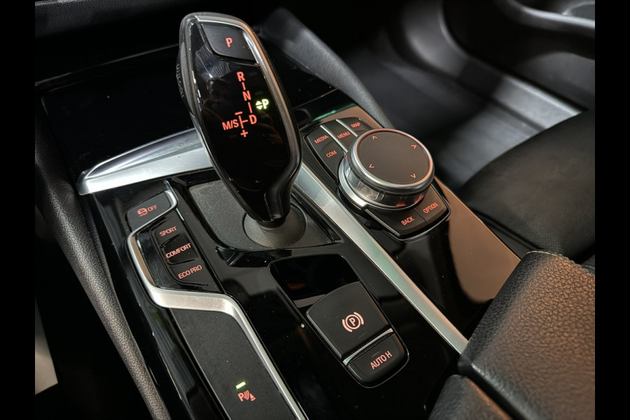 BMW 5 Serie Touring 520i Sport Line | Pano | Memory Stoelen | Stoelventilatie | Camera | Elek Achterklep | Dealer onderhouden