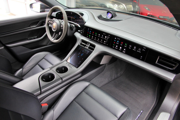 Porsche Taycan 4S Performance 84 kWh | Orig. NL | Pano | Sport Chrono | 360 | ACC | Warmtepomp