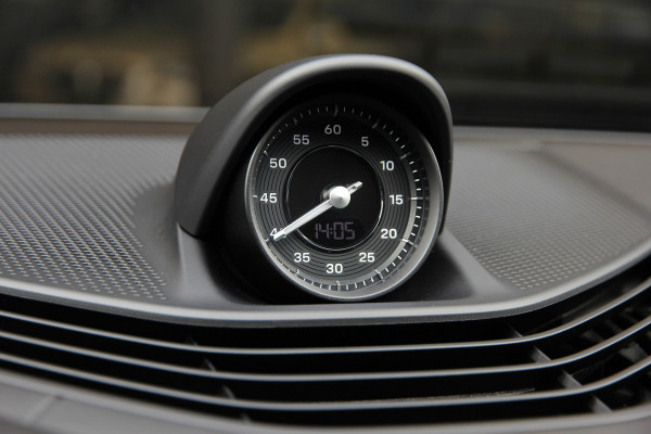 Porsche Taycan 4S Performance 84 kWh | Orig. NL | Pano | Sport Chrono | 360 | ACC | Warmtepomp