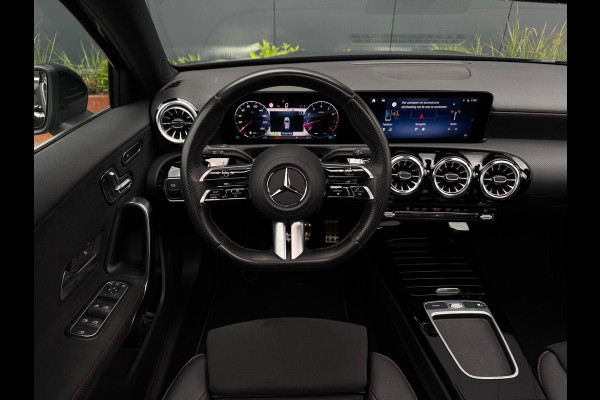 Mercedes-Benz A-Klasse 250 4MATIC AMG Line FULL PANO NAVI WIDESCREEN