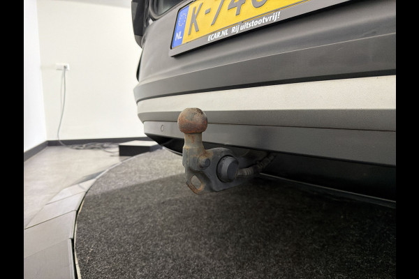 Volkswagen ID.4 First 77 kWh | First editie | Trekhaak | Carplay | Soh (batterijcheck) Waarde 90,5 %