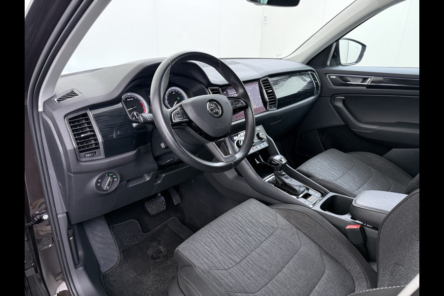 Škoda Kodiaq 1.5TSI Automaat Style Business Navi 3-Zone Ecc Adap.Cruise 360°Camera Elek.Stoel+Memory Apple Carplay Android Auto Pdc Stoelverwarming Elek.Achterklep Led Lmv Isofix P-Assist Regen-Lichtsensor Dealeronderhouden 1e Eigenaar Origineel Nederlandse Auto