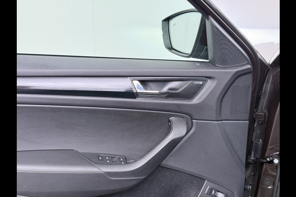 Škoda Kodiaq 1.5TSI Automaat Style Business Navi 3-Zone Ecc Adap.Cruise 360°Camera Elek.Stoel+Memory Apple Carplay Android Auto Pdc Stoelverwarming Elek.Achterklep Led Lmv Isofix P-Assist Regen-Lichtsensor Dealeronderhouden 1e Eigenaar Origineel Nederlandse Auto