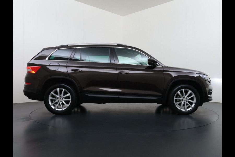 Škoda Kodiaq 1.5TSI Automaat Style Business Navi 3-Zone Ecc Adap.Cruise 360°Camera Elek.Stoel+Memory Apple Carplay Android Auto Pdc Stoelverwarming Elek.Achterklep Led Lmv Isofix P-Assist Regen-Lichtsensor Dealeronderhouden 1e Eigenaar Origineel Nederlandse Auto