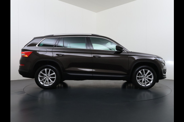 Škoda Kodiaq 1.5TSI Automaat Style Business Navi 3-Zone Ecc Adap.Cruise 360°Camera Elek.Stoel+Memory Apple Carplay Android Auto Pdc Stoelverwarming Elek.Achterklep Led Lmv Isofix P-Assist Regen-Lichtsensor Dealeronderhouden 1e Eigenaar Origineel Nederlandse Auto