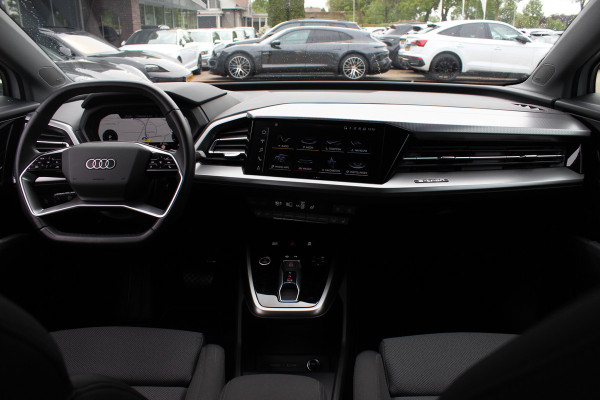 Audi Q4 Sportback e-tron 40 Launch edition Advanced 77 kWh / SoH 93,8% / CarPlay / Matrix LED / Sportstoelen / Sonos Audio / Virtual Cockpit / Parkeerhulp V+A / Intr.voorverwarming / Stoelverwarming / DAB / Cruise Control