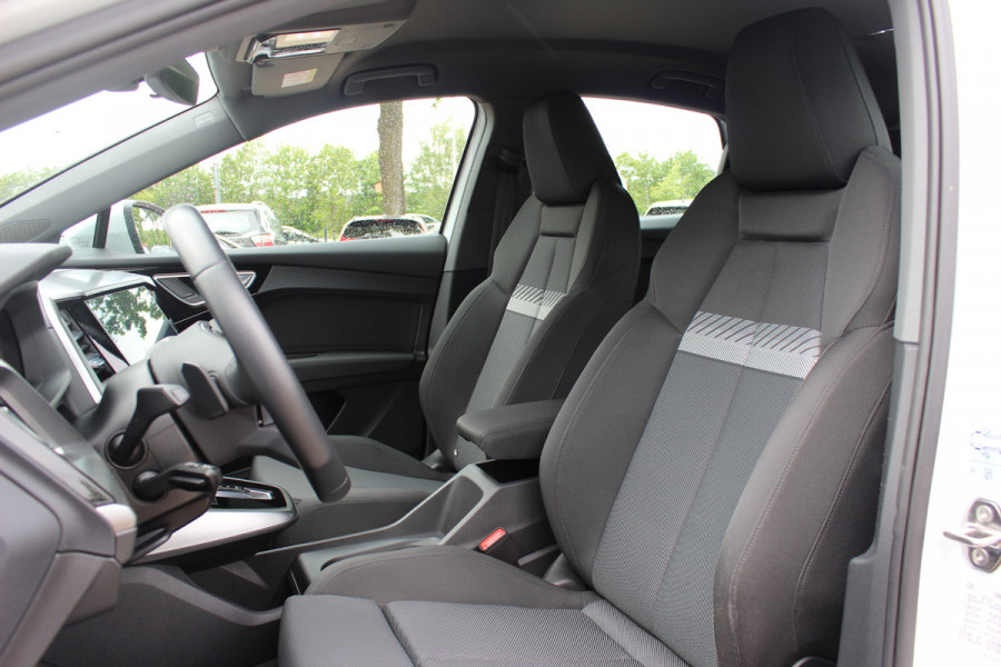 Audi Q4 Sportback e-tron 40 Launch edition Advanced 77 kWh / SoH 93,8% / CarPlay / Matrix LED / Sportstoelen / Sonos Audio / Virtual Cockpit / Parkeerhulp V+A / Intr.voorverwarming / Stoelverwarming / DAB / Cruise Control