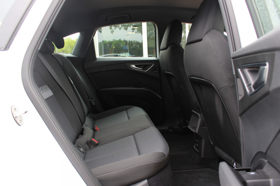 Audi Q4 Sportback e-tron 40 Launch edition Advanced 77 kWh / SoH 93,8% / CarPlay / Matrix LED / Sportstoelen / Sonos Audio / Virtual Cockpit / Parkeerhulp V+A / Intr.voorverwarming / Stoelverwarming / DAB / Cruise Control