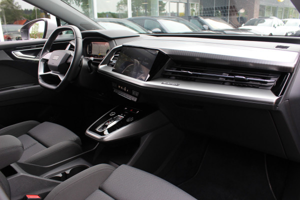 Audi Q4 Sportback e-tron 40 Launch edition Advanced 77 kWh / SoH 93,8% / CarPlay / Matrix LED / Sportstoelen / Sonos Audio / Virtual Cockpit / Parkeerhulp V+A / Intr.voorverwarming / Stoelverwarming / DAB / Cruise Control