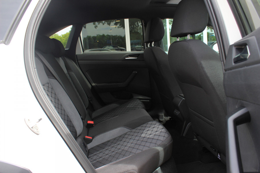 Volkswagen Taigo 1.5 TSI R-Line Business / Panoramadak / Camera / Keyless / Matrix LED / 18'' / Sfeerverlichting / CarPlay / Stoelverwarming / DAB / ACC