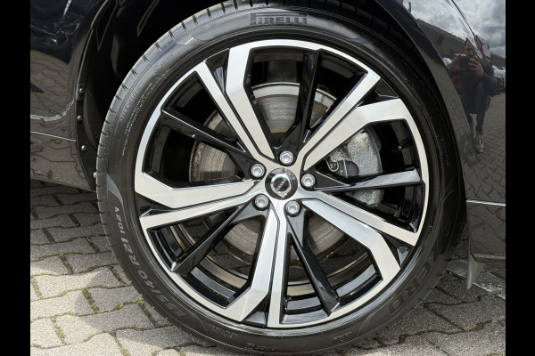 Volvo XC60 2.0 T6 Plug-in hybrid AWD Plus Dark | Pano | Pilot Assist | H/K Audio | 21 inch