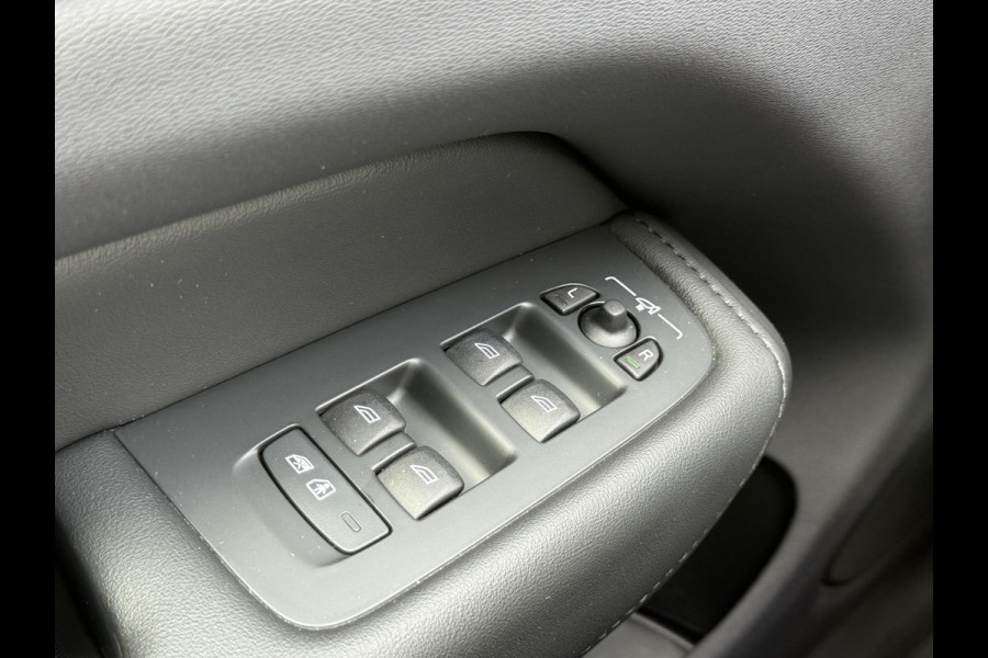 Volvo XC60 2.0 T6 Plug-in hybrid AWD Plus Dark | Pano | Pilot Assist | H/K Audio | 21 inch
