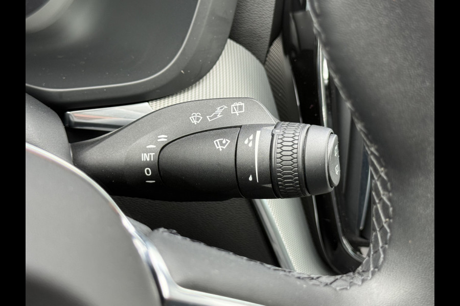 Volvo XC60 2.0 T6 Plug-in hybrid AWD Plus Dark | Pano | Pilot Assist | H/K Audio | 21 inch