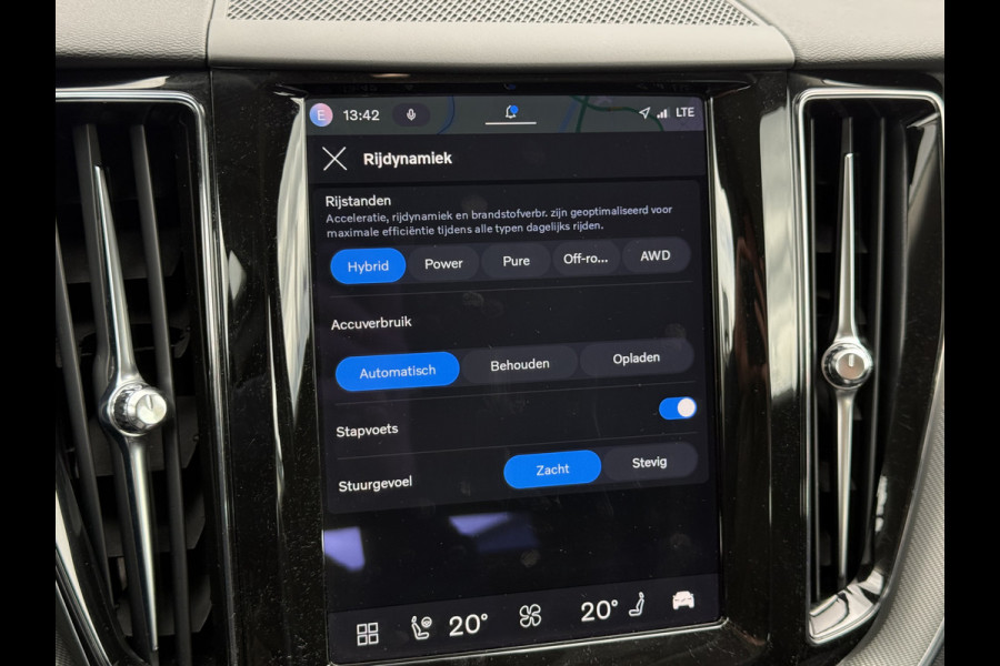 Volvo XC60 2.0 T6 Plug-in hybrid AWD Plus Dark | Pano | Pilot Assist | H/K Audio | 21 inch