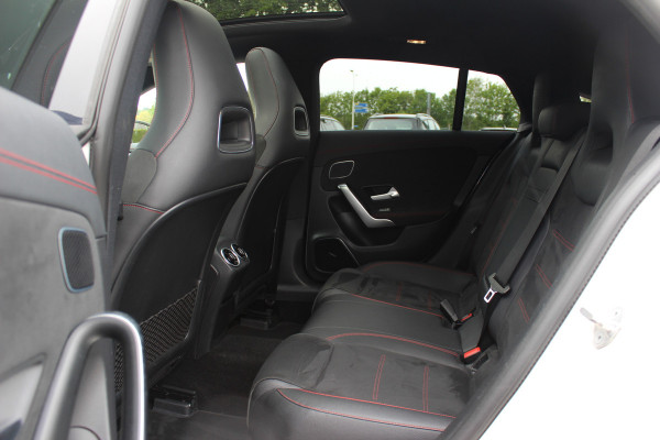 Mercedes-Benz CLA-Klasse Shooting Brake 250 4MATIC Premium / AMG Diffuser / Panoramadak / 360Camera / Burmester / 19'' / Sfeerverlichting / CarPlay / Stoelverwarming / Cruise Control