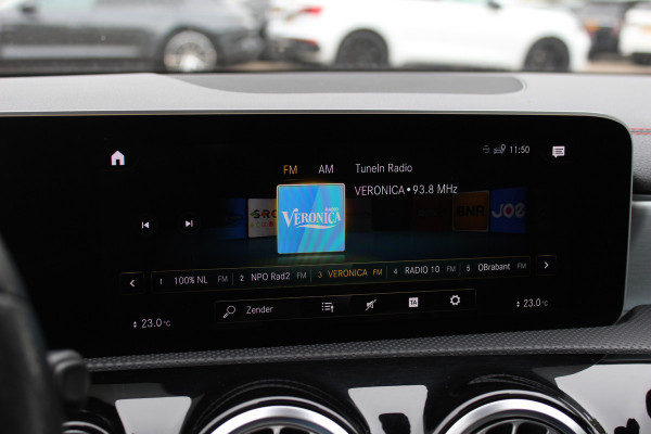 Mercedes-Benz CLA-Klasse Shooting Brake 250 4MATIC Premium / AMG Diffuser / Panoramadak / 360Camera / Burmester / 19'' / Sfeerverlichting / CarPlay / Stoelverwarming / Cruise Control