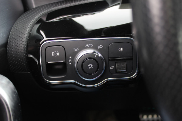 Mercedes-Benz CLA-Klasse Shooting Brake 250 4MATIC Premium / AMG Diffuser / Panoramadak / 360Camera / Burmester / 19'' / Sfeerverlichting / CarPlay / Stoelverwarming / Cruise Control