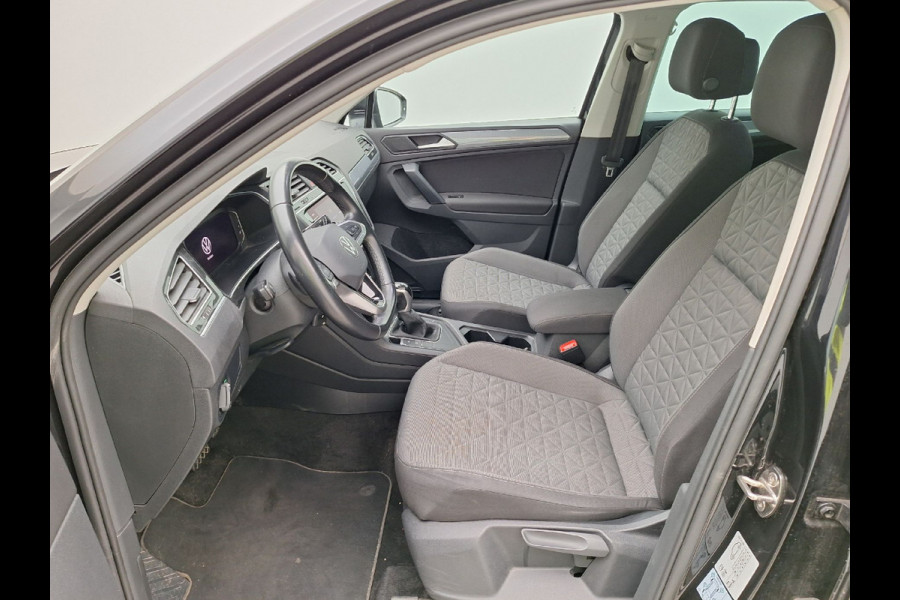 Volkswagen Tiguan 1.4 TSI e-Hybrid PHEV Aut. 245 pk Life Navi Discover Media ACC Camera Trekhaak Digital Cockpit 3-zone Climatronic CarPlay DAB+ LED