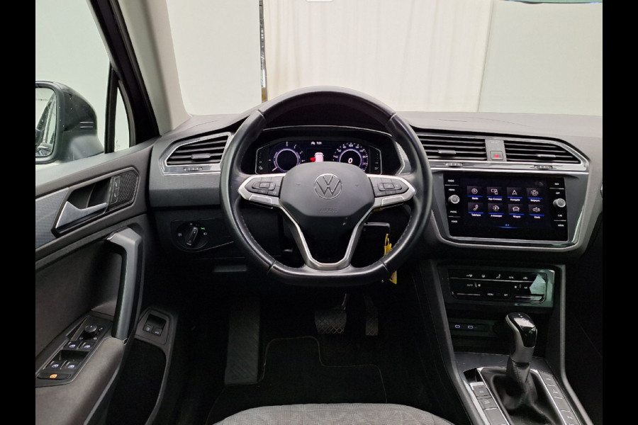 Volkswagen Tiguan 1.4 TSI e-Hybrid PHEV Aut. 245 pk Life Navi Discover Media ACC Camera Trekhaak Digital Cockpit 3-zone Climatronic CarPlay DAB+ LED