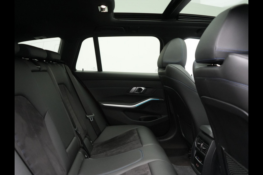 BMW 3 Serie Touring 330e M Sport PHEV 293pk Dealer O.H. | Panodak | Head Up | Laser LED | Adaptief Onderstel | Alcantara Sportstoelen Memory & Verwarmd | Camera | Sfeerverlichting | Keyless | Blis | Hifi Audio | Apple Carplay | Navigatie | DAB | Plug In Hybrid |