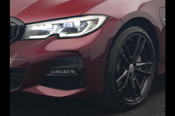 BMW 3 Serie Touring 330e M Sport PHEV 293pk Dealer O.H. | Panodak | Head Up | Laser LED | Adaptief Onderstel | Alcantara Sportstoelen Memory & Verwarmd | Camera | Sfeerverlichting | Keyless | Blis | Hifi Audio | Apple Carplay | Navigatie | DAB | Plug In Hybrid |