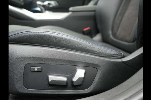 BMW 3 Serie Touring 330e M Sport PHEV 293pk Dealer O.H. | Panodak | Head Up | Laser LED | Adaptief Onderstel | Alcantara Sportstoelen Memory & Verwarmd | Camera | Sfeerverlichting | Keyless | Blis | Hifi Audio | Apple Carplay | Navigatie | DAB | Plug In Hybrid |